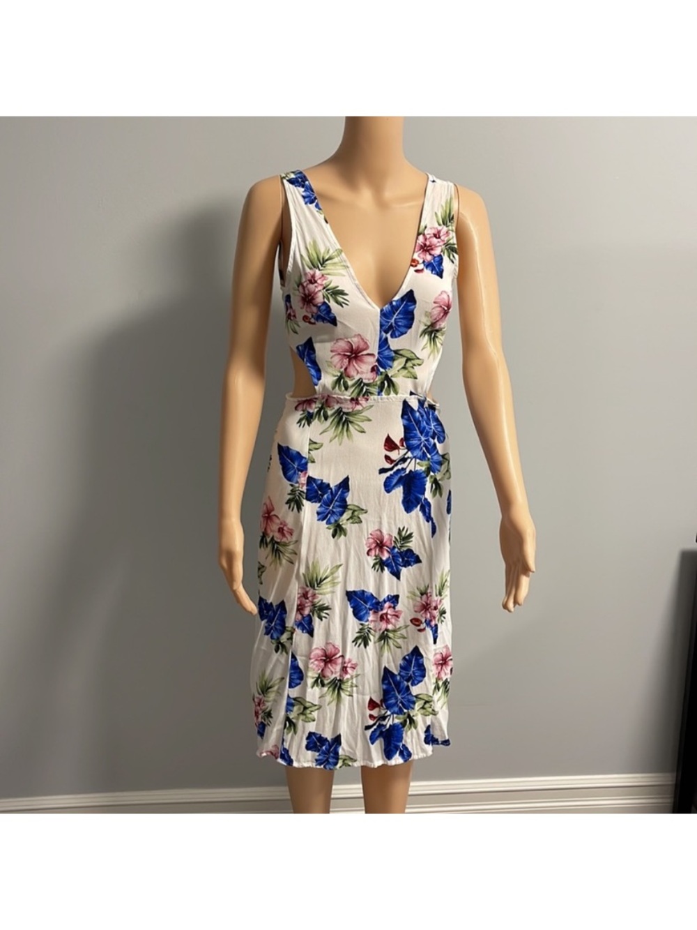 Forever 21 Floral V-Neck Sleeveless Midi Dress in White with Blue & Pink Blooms